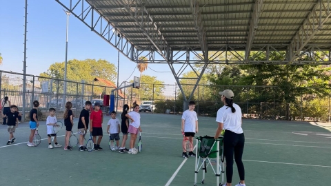 סיפור הצלחה על המגרש: חוג הטניס של חבל מודיעין